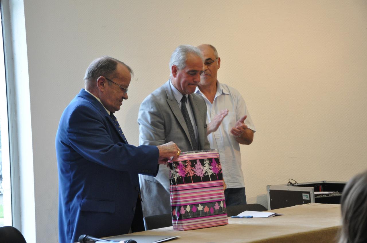 les cadeaux à notre président