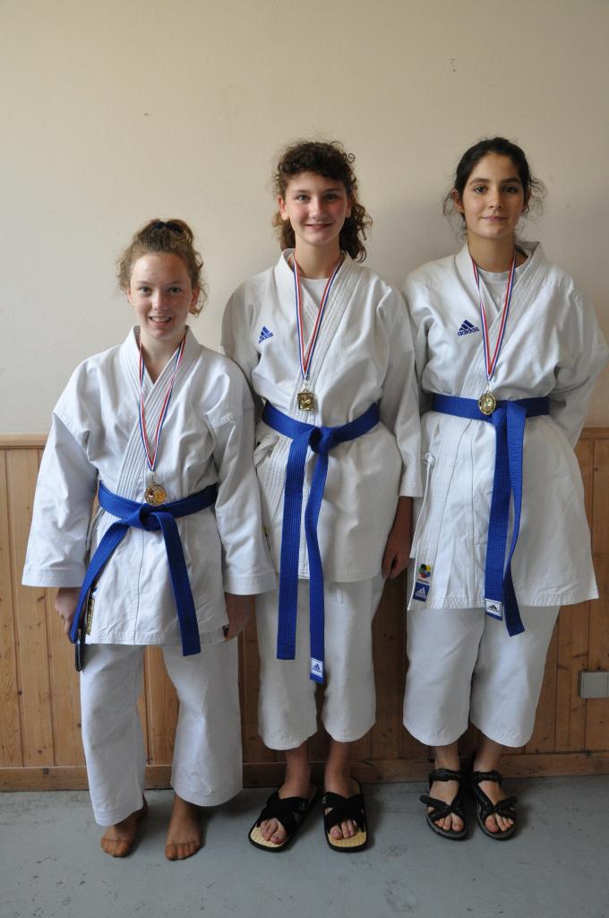 Laura, Morgane et  Kylie  avec leurs médailles